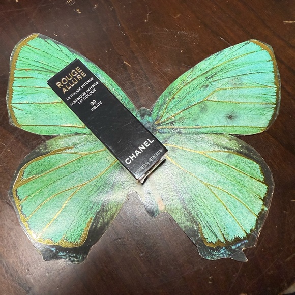 CHANEL Rouge Allure Lipstick in Pirate - Picture 13 of 14